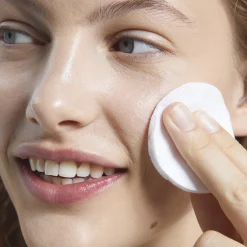 Nawilżający tonik Love Nature z organicznym aloesem i ananasem 150 ml