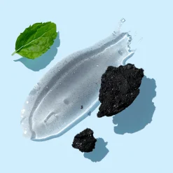 Oczyszczający scrub do skóry głowy Love Nature z węglem i organiczną miętą 20 ml