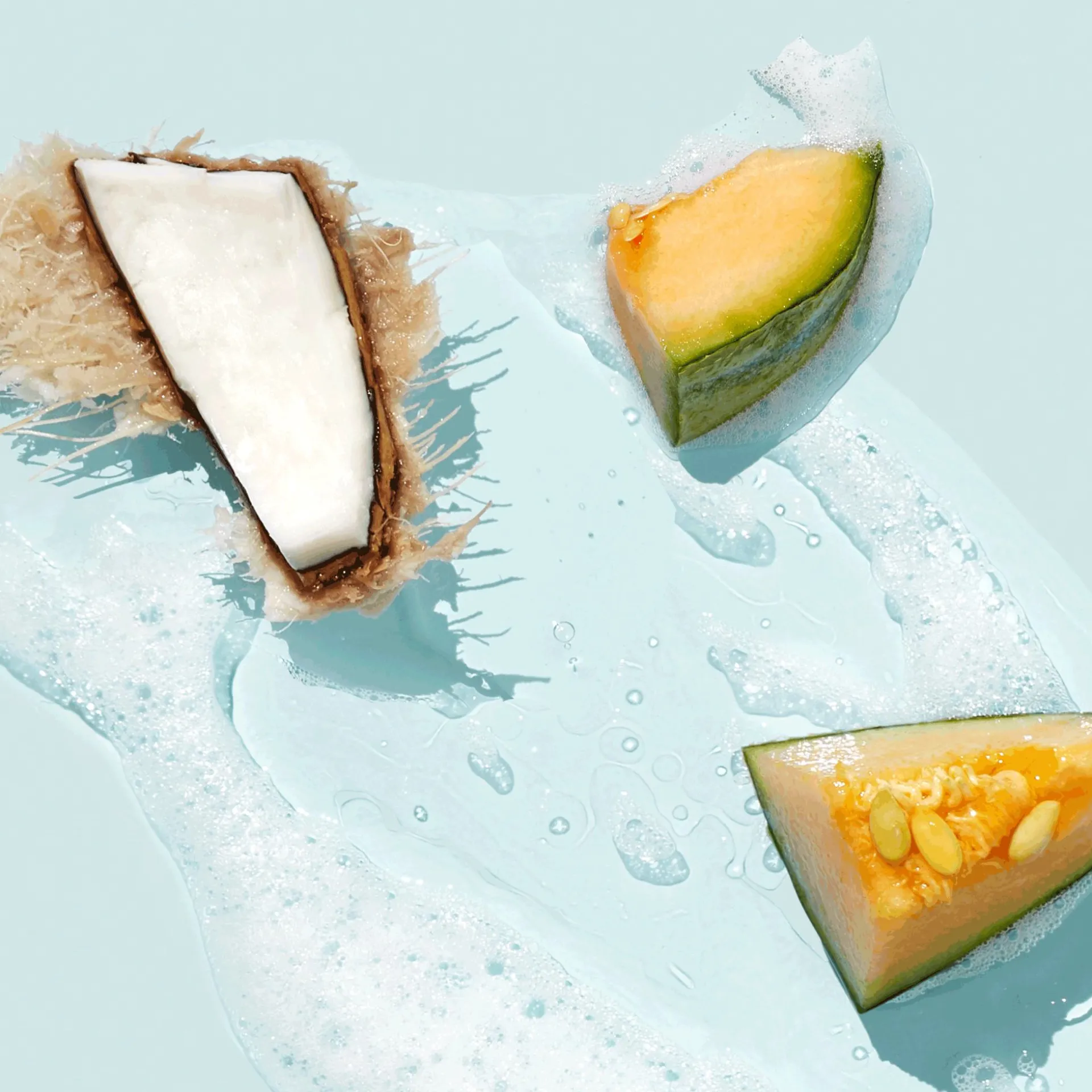 Odświeżające mydło Love Nature z organiczną wodą kokosową i melonem 75 g