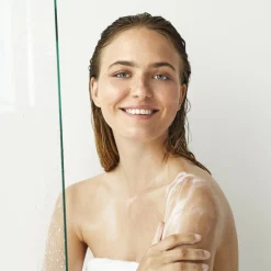 Odświeżający żel pod prysznic Love Nature z organiczną wodą kokosową i melonem 500 ml